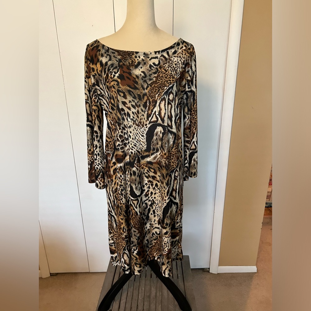 Fun jazzy animal print knee length dress.